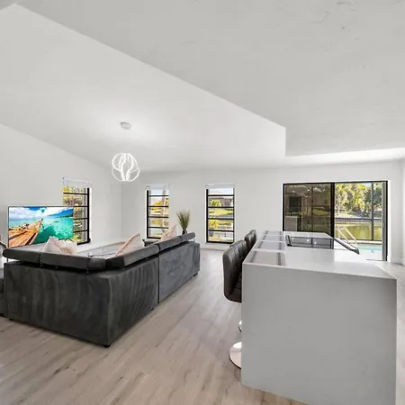 Luxury Waterfront Haven In Cape Coral - Dog-Friendly Escape With Private Pool Villa Exterior photo