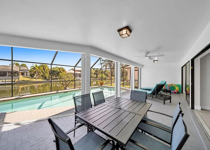 Luxury Waterfront Haven In Cape Coral - Dog-Friendly Escape With Private Pool