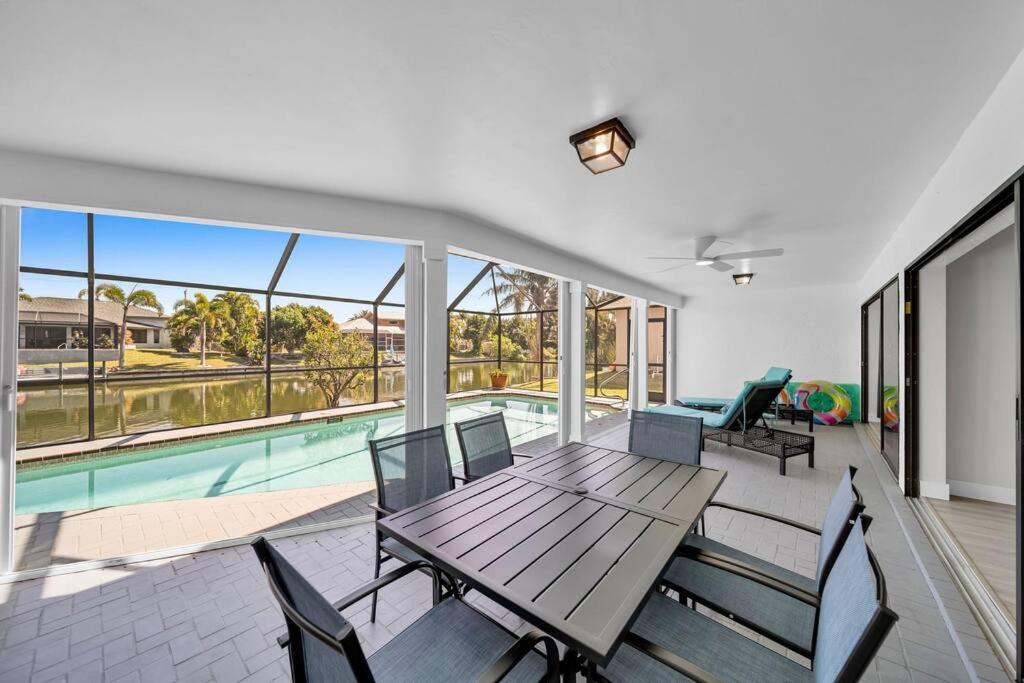 Luxury Waterfront Haven In - Dog-friendly Escape With Private Pool Holiday home Cape Coral