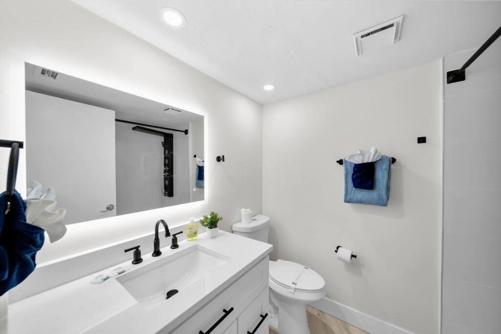 Luxury Waterfront Haven In - Dog-friendly Escape With Private Pool *