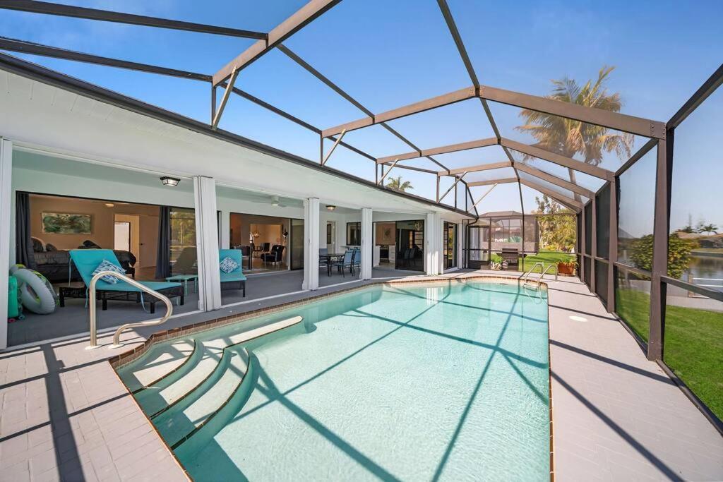 Holiday home Luxury Waterfront Haven In - Dog-friendly Escape With Private Pool Cape Coral