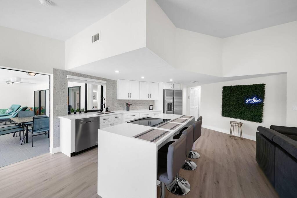 Luxury Waterfront Haven In - Dog-friendly Escape With Private Pool Holiday home Cape Coral