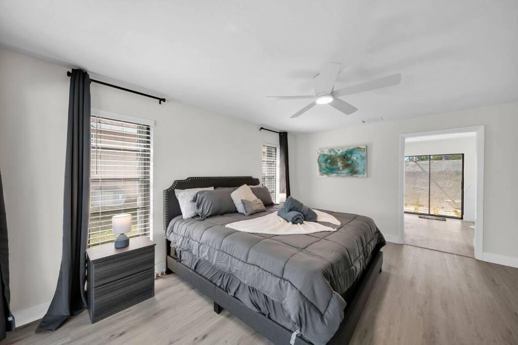 Luxury Waterfront Haven In - Dog-friendly Escape With Private Pool Holiday home Cape Coral
