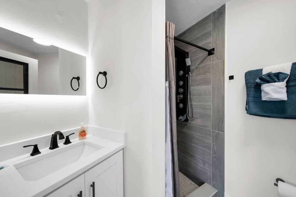 Luxury Waterfront Haven In - Dog-friendly Escape With Private Pool * Cape Coral