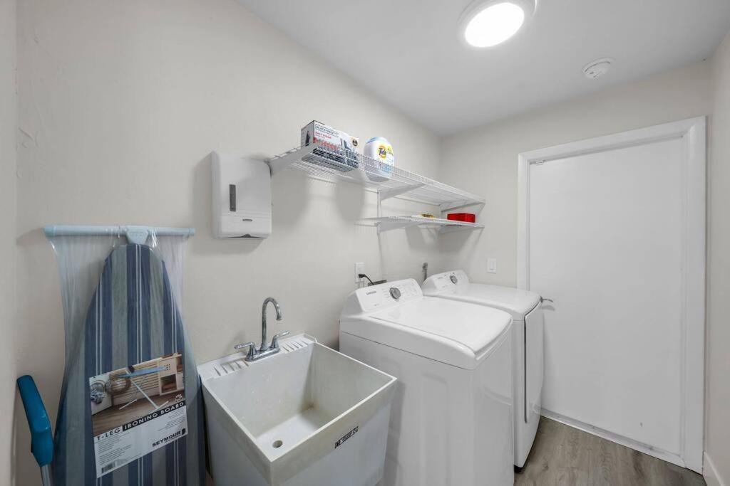 Luxury Waterfront Haven In - Dog-friendly Escape With Private Pool * Cape Coral