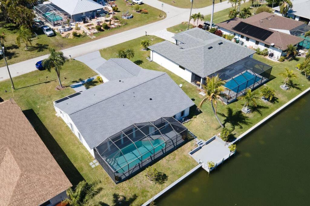 Holiday home Luxury Waterfront Haven In - Dog-friendly Escape With Private Pool *