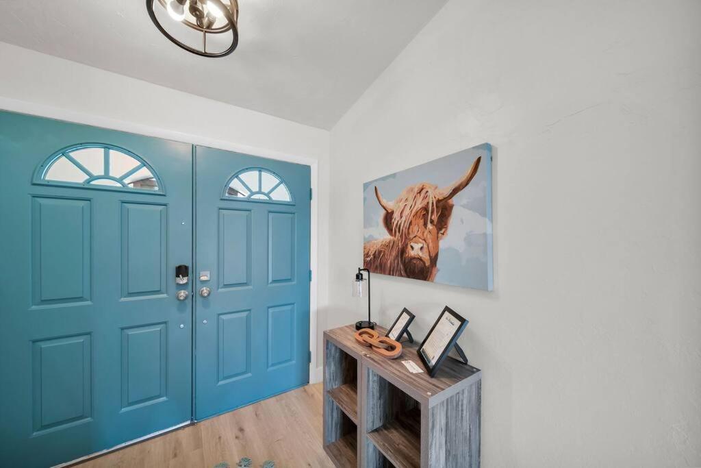 Luxury Waterfront Haven In - Dog-friendly Escape With Private Pool