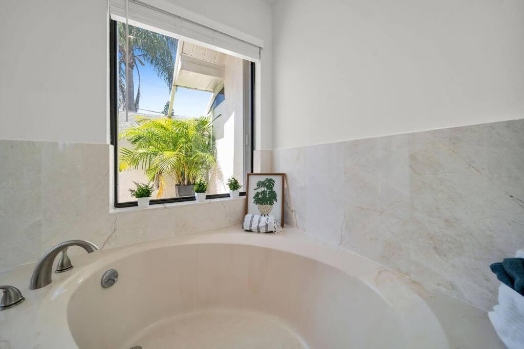 Holiday home Luxury Waterfront Haven In - Dog-friendly Escape With Private Pool