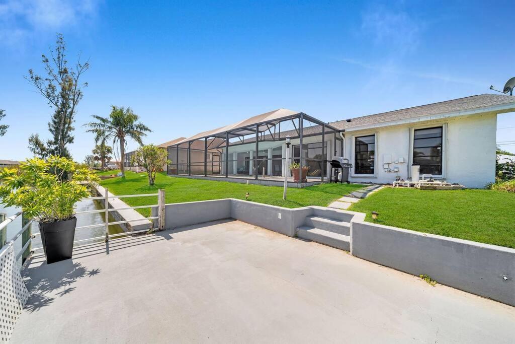 Luxury Waterfront Haven In - Dog-friendly Escape With Private Pool * Cape Coral